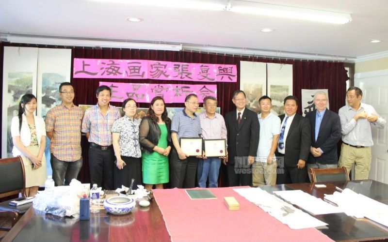 活動主辦方與上海文化經貿交流協會成員合影.